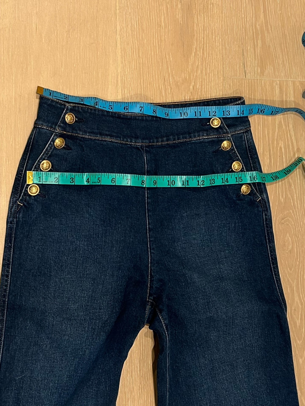 Alice + Olivia Narin High-Waist Wide-Leg Jeans with Gold Buttons - Picture 9 of 9